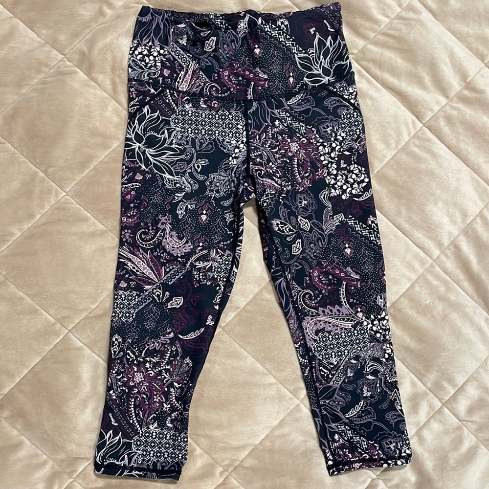 GAIAM High-Waist Capri Leggings Size M